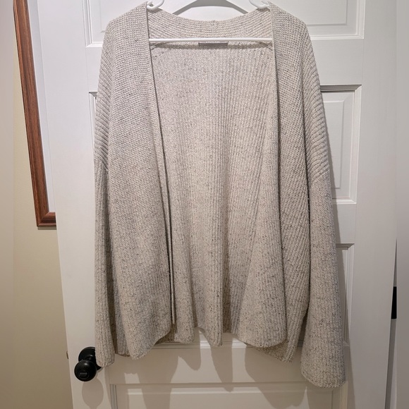 Everlane The Twisted Merino Cardigan in Heathered Stone - Picture 4 of 7